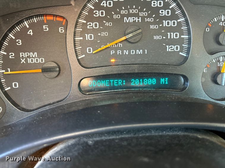 image for item NL9589 2005 Chevrolet Silverado 3500  flatbed pickup truck