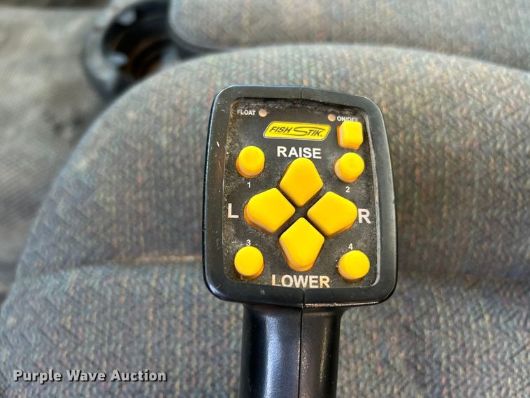 image for item NL9589 2005 Chevrolet Silverado 3500  flatbed pickup truck