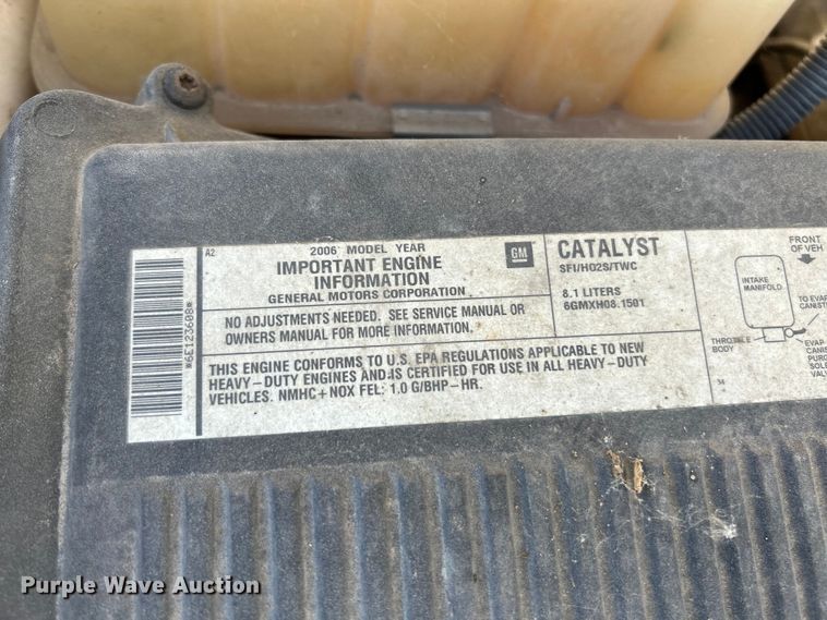 image for item NL9589 2005 Chevrolet Silverado 3500  flatbed pickup truck