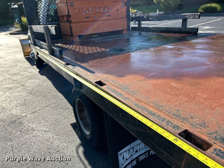 image for item NL9589 2005 Chevrolet Silverado 3500  flatbed pickup truck