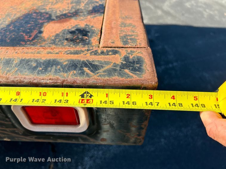 image for item NL9589 2005 Chevrolet Silverado 3500  flatbed pickup truck