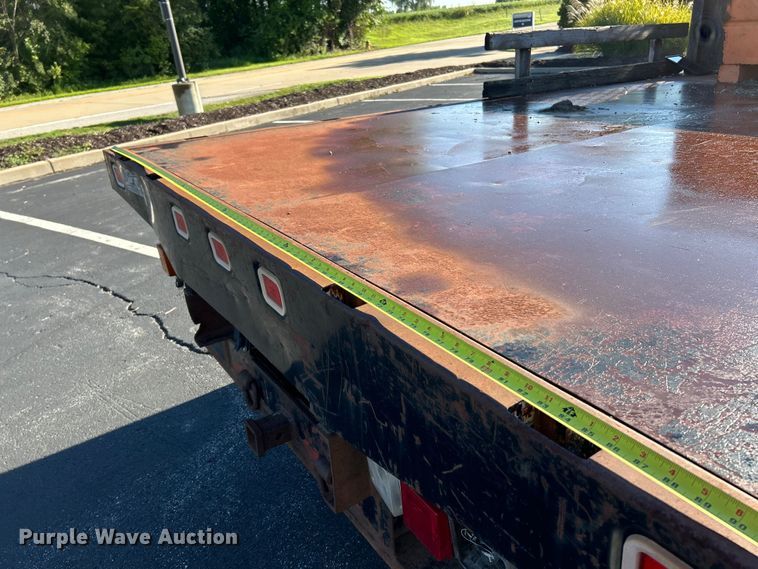 image for item NL9589 2005 Chevrolet Silverado 3500  flatbed pickup truck