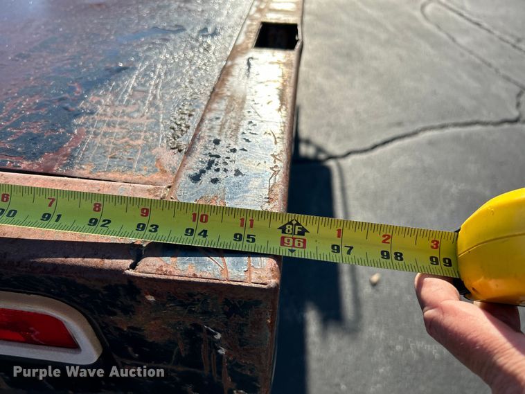 image for item NL9589 2005 Chevrolet Silverado 3500  flatbed pickup truck