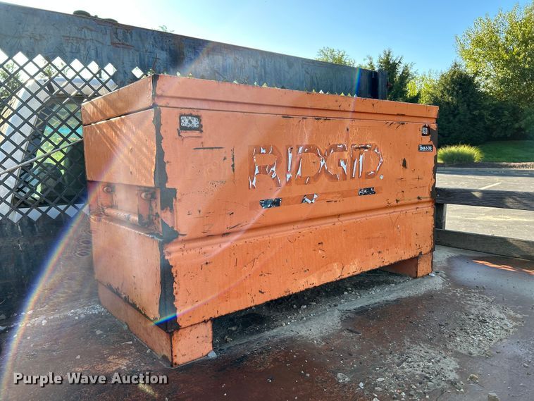 image for item NL9589 2005 Chevrolet Silverado 3500  flatbed pickup truck