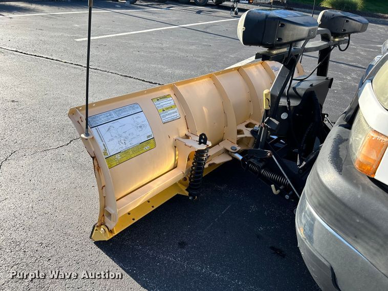 image for item NL9589 2005 Chevrolet Silverado 3500  flatbed pickup truck