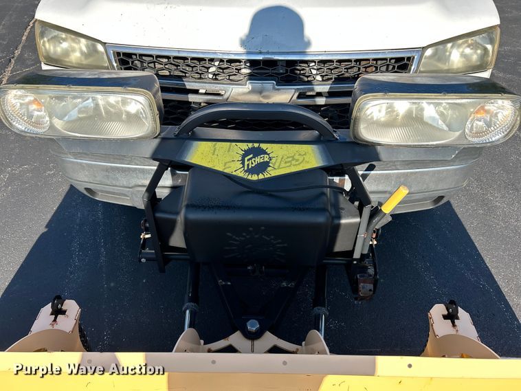 image for item NL9589 2005 Chevrolet Silverado 3500  flatbed pickup truck