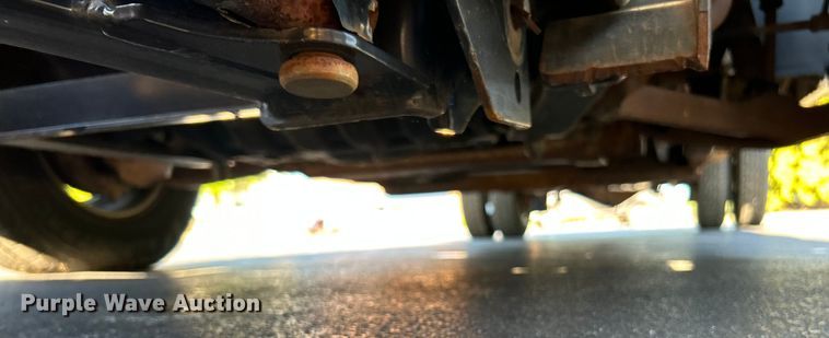 image for item NL9589 2005 Chevrolet Silverado 3500  flatbed pickup truck