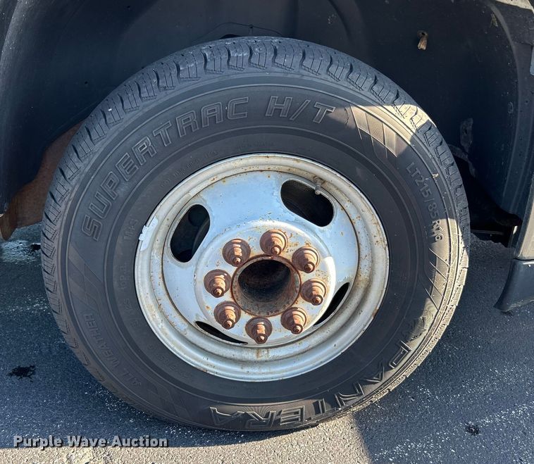 image for item NL9589 2005 Chevrolet Silverado 3500  flatbed pickup truck