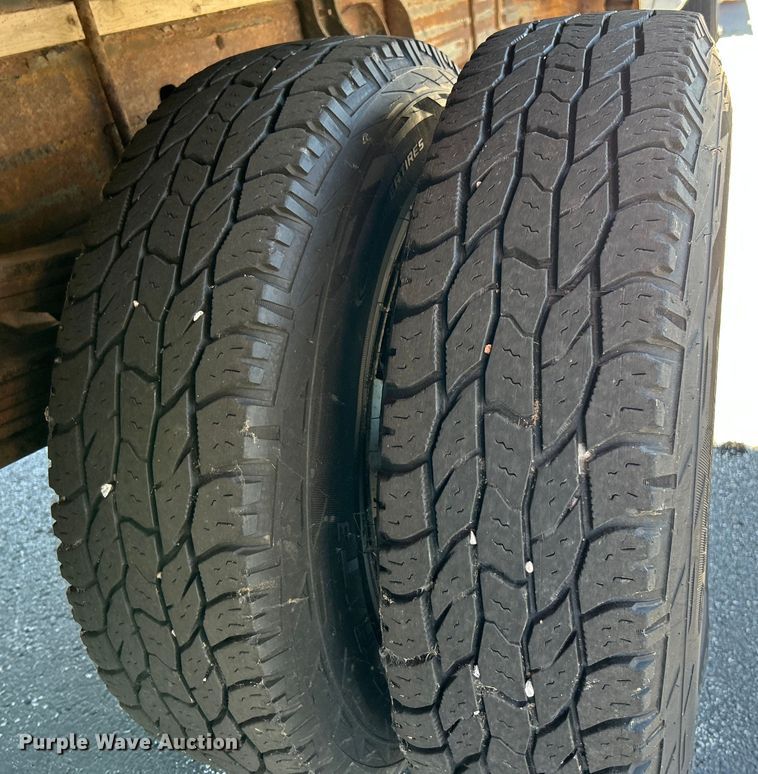 image for item NL9589 2005 Chevrolet Silverado 3500  flatbed pickup truck