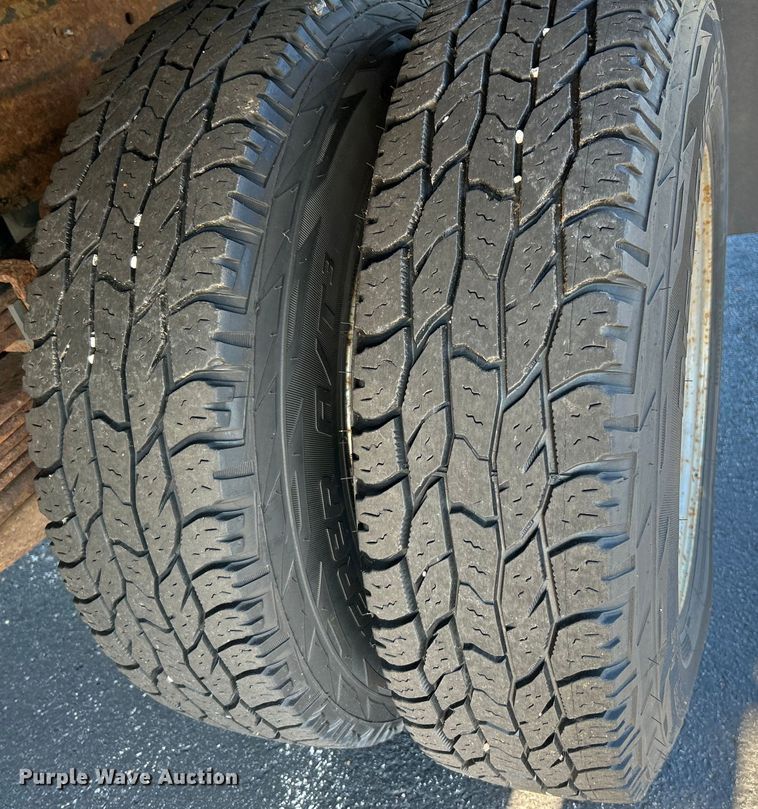 image for item NL9589 2005 Chevrolet Silverado 3500  flatbed pickup truck