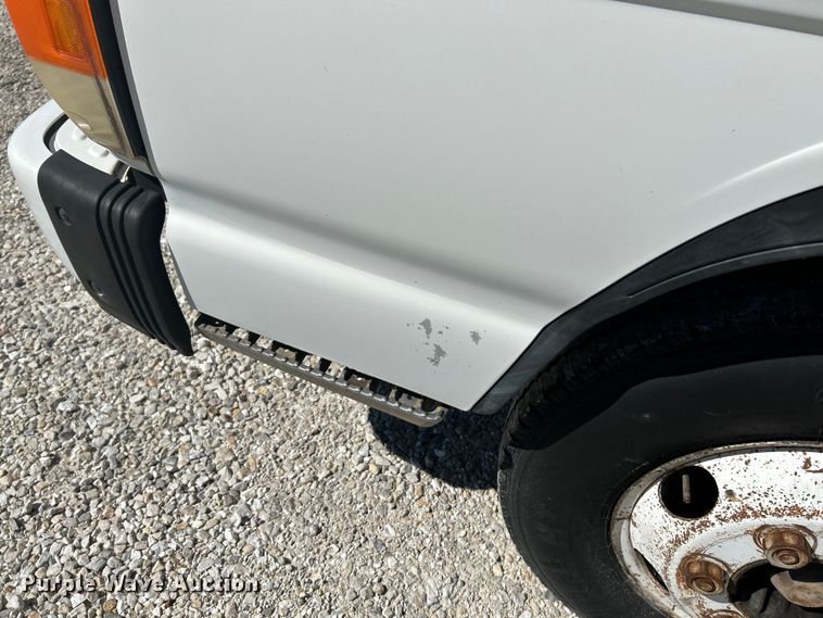 image for item NL9593 2003 Isuzu NPR HD  box truck