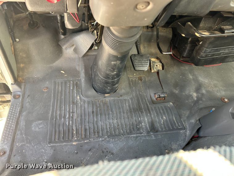 image for item NL9593 2003 Isuzu NPR HD  box truck