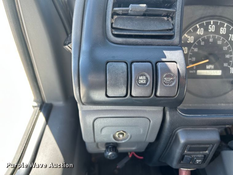 image for item NL9593 2003 Isuzu NPR HD  box truck