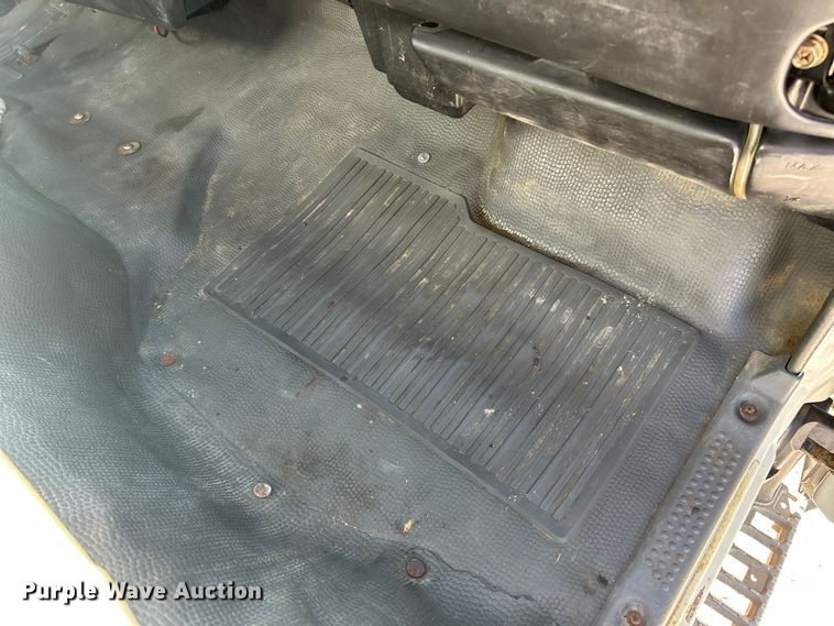 image for item NL9593 2003 Isuzu NPR HD  box truck