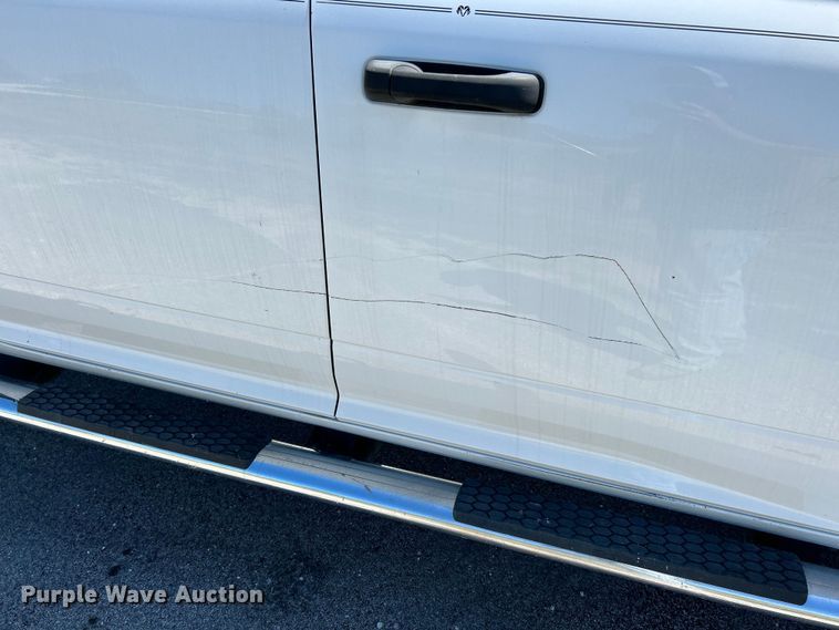 image for item NL9599 2017 Dodge Ram 2500  Crew Cab flatbed pickup truck