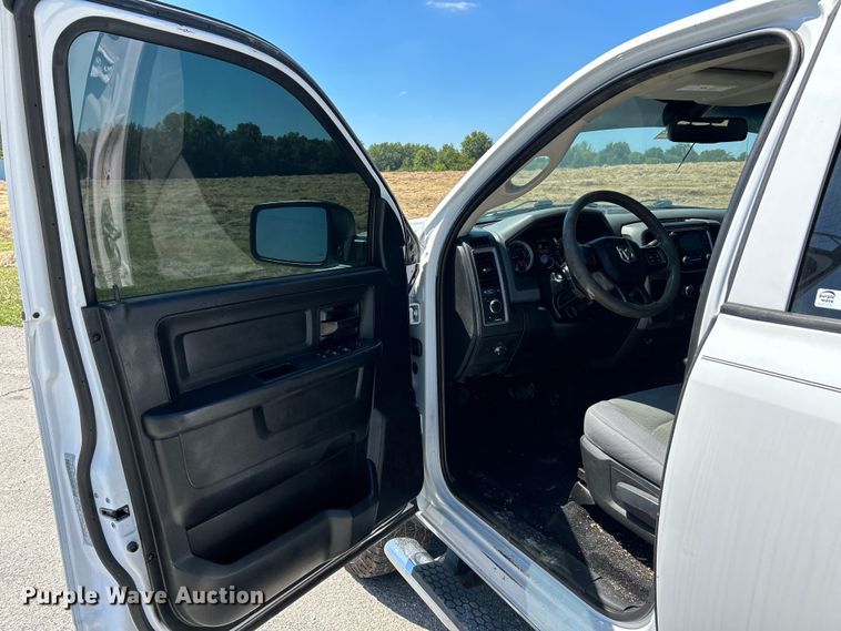 image for item NL9599 2017 Dodge Ram 2500  Crew Cab flatbed pickup truck