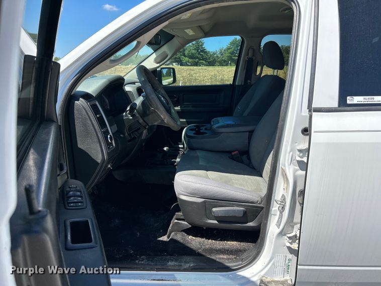 image for item NL9599 2017 Dodge Ram 2500  Crew Cab flatbed pickup truck