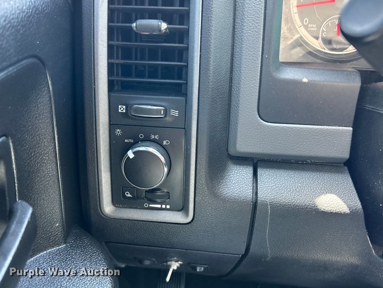 image for item NL9599 2017 Dodge Ram 2500  Crew Cab flatbed pickup truck