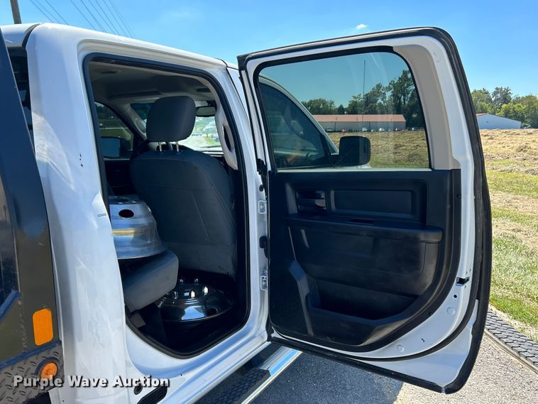 image for item NL9599 2017 Dodge Ram 2500  Crew Cab flatbed pickup truck