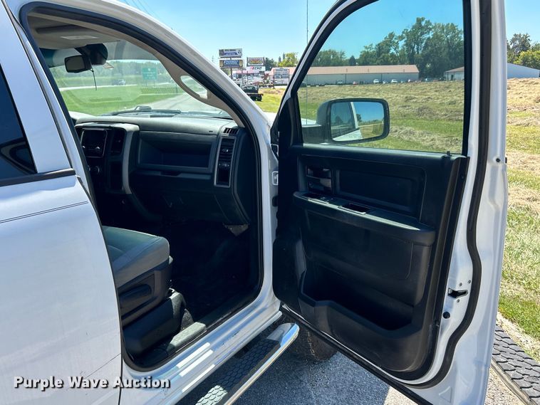 image for item NL9599 2017 Dodge Ram 2500  Crew Cab flatbed pickup truck