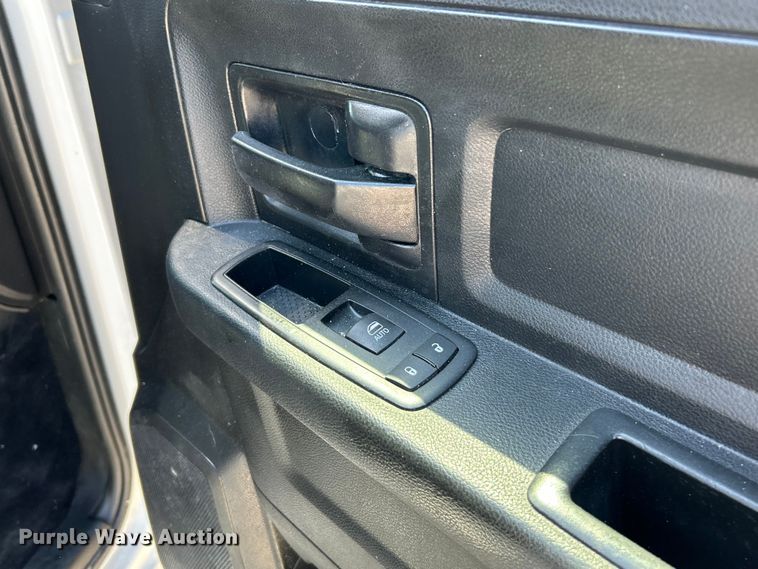 image for item NL9599 2017 Dodge Ram 2500  Crew Cab flatbed pickup truck