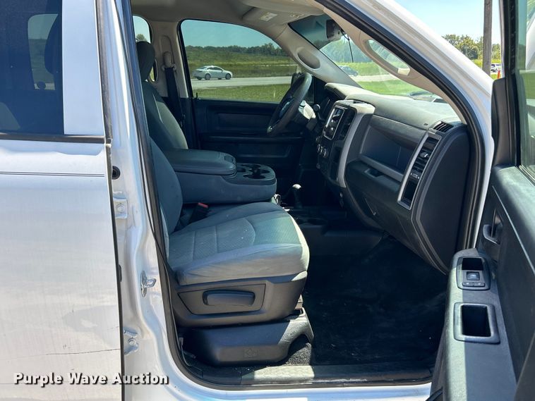 image for item NL9599 2017 Dodge Ram 2500  Crew Cab flatbed pickup truck