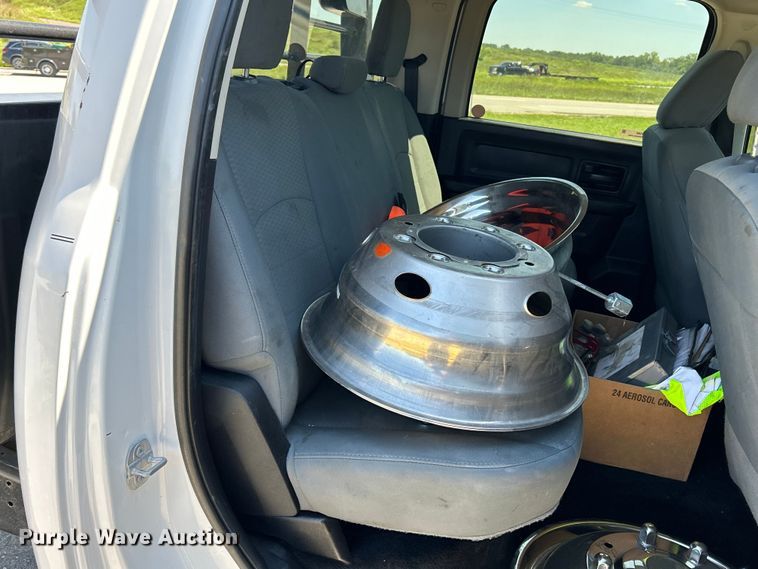 image for item NL9599 2017 Dodge Ram 2500  Crew Cab flatbed pickup truck