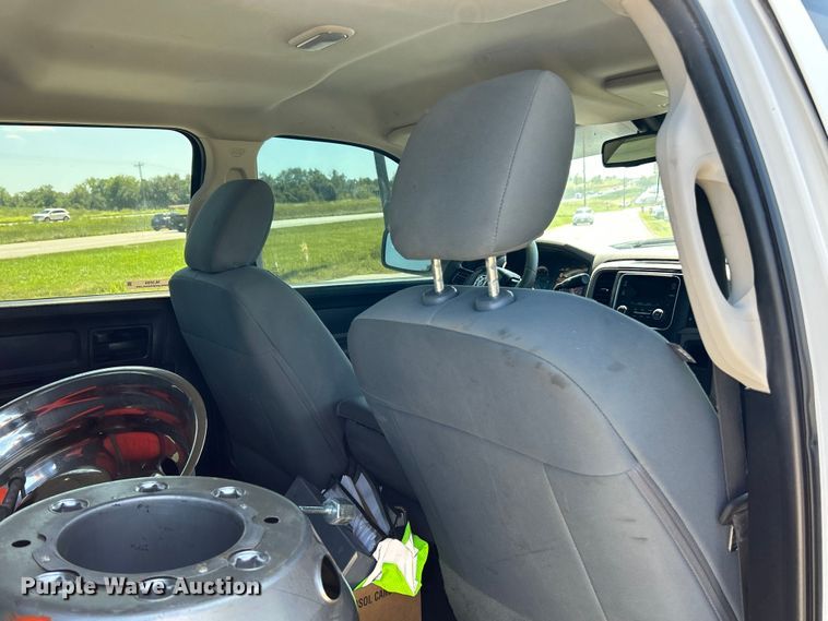 image for item NL9599 2017 Dodge Ram 2500  Crew Cab flatbed pickup truck