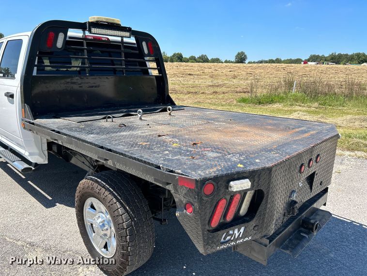 image for item NL9599 2017 Dodge Ram 2500  Crew Cab flatbed pickup truck