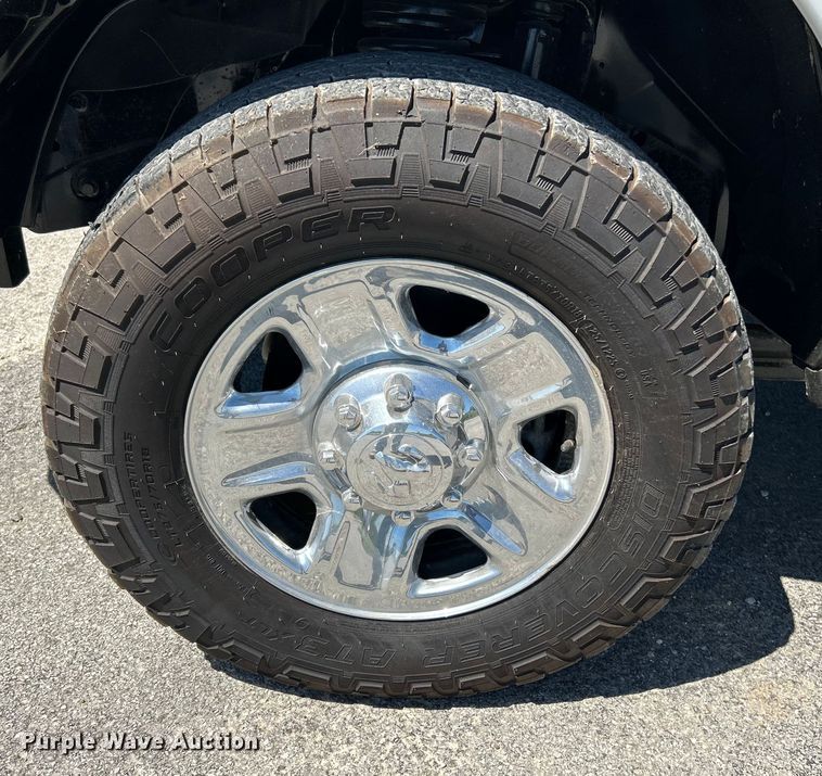 image for item NL9599 2017 Dodge Ram 2500  Crew Cab flatbed pickup truck