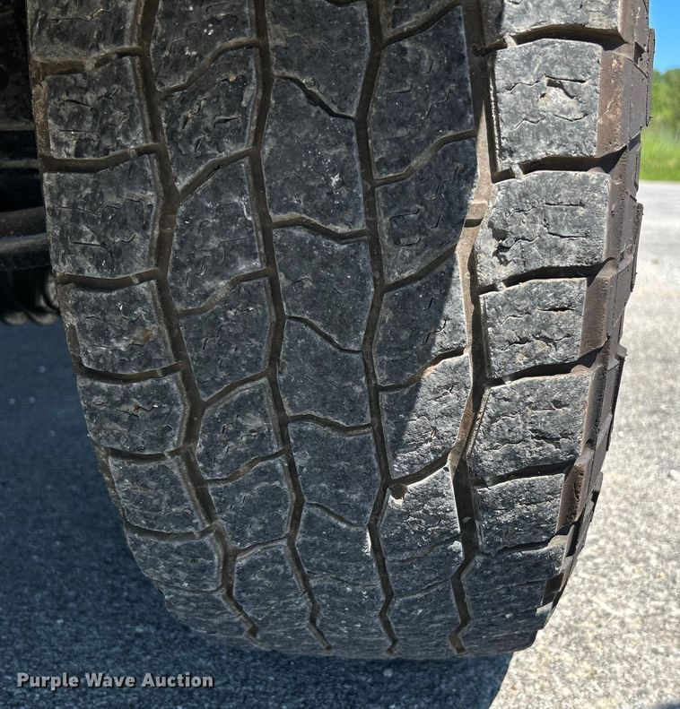 image for item NL9599 2017 Dodge Ram 2500  Crew Cab flatbed pickup truck