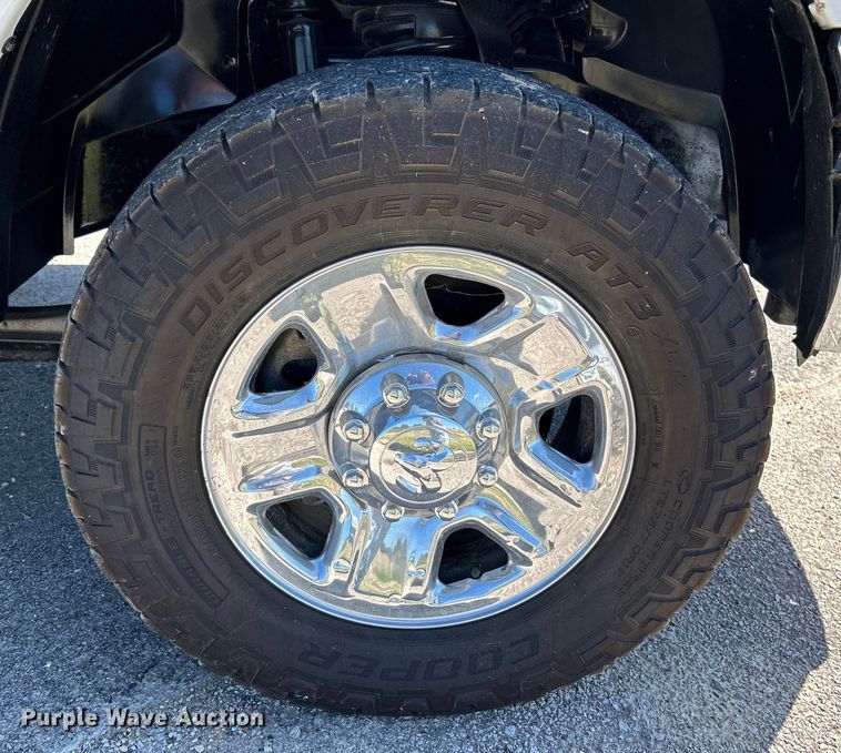 image for item NL9599 2017 Dodge Ram 2500  Crew Cab flatbed pickup truck