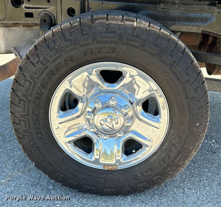 image for item NL9599 2017 Dodge Ram 2500  Crew Cab flatbed pickup truck