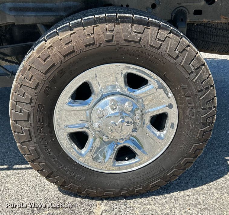 image for item NL9599 2017 Dodge Ram 2500  Crew Cab flatbed pickup truck