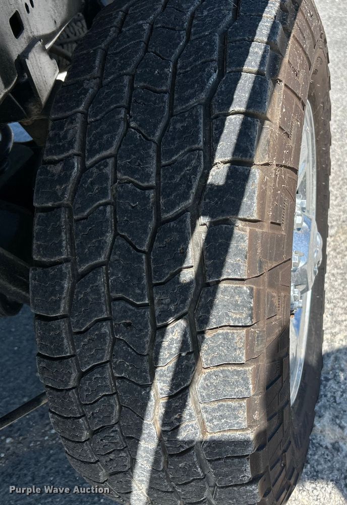 image for item NL9599 2017 Dodge Ram 2500  Crew Cab flatbed pickup truck