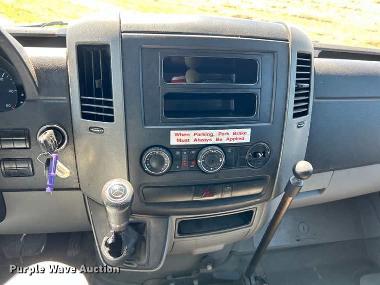 image for item NL9600 2014 Mercedes Benz Sprinter 2500  delivery van