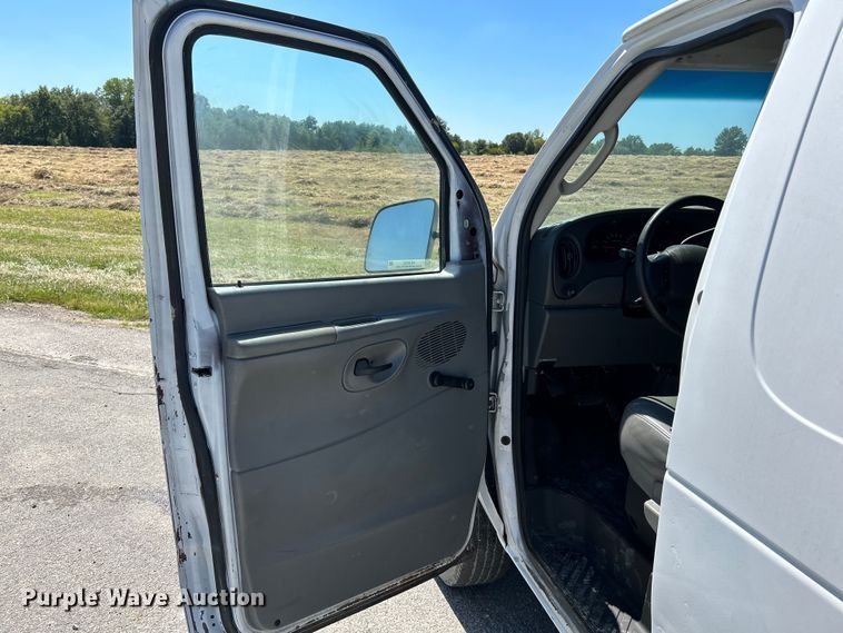 image for item NL9602 2005 Ford E-250  van