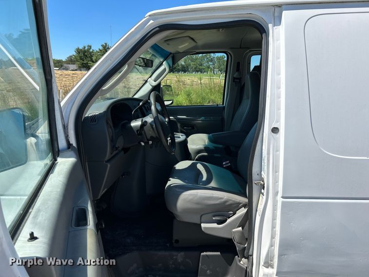 image for item NL9602 2005 Ford E-250  van