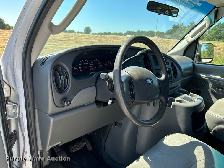image for item NL9602 2005 Ford E-250  van