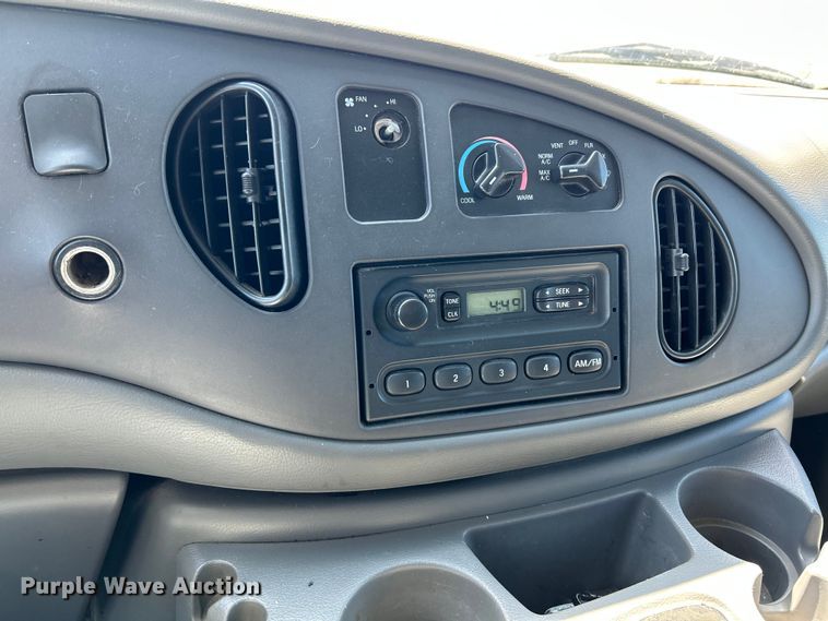 image for item NL9602 2005 Ford E-250  van