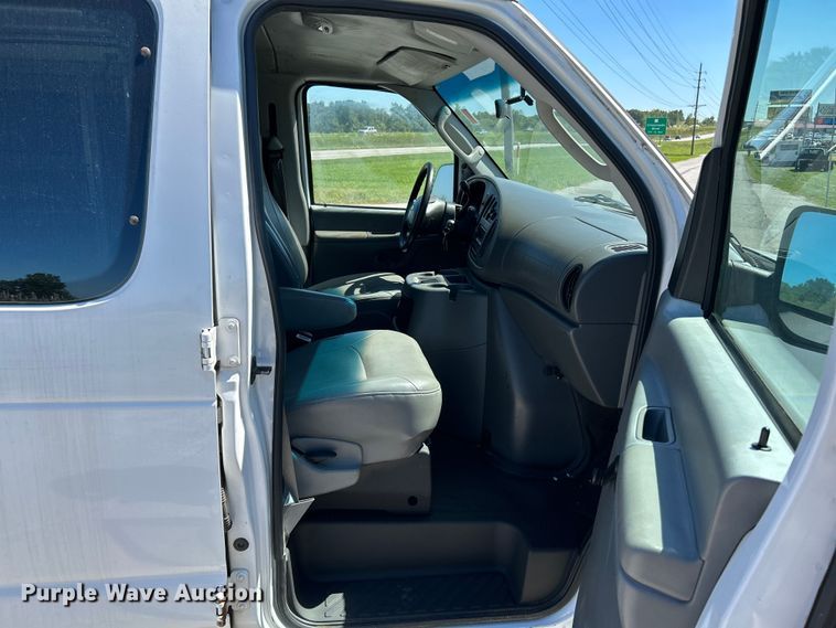 image for item NL9602 2005 Ford E-250  van