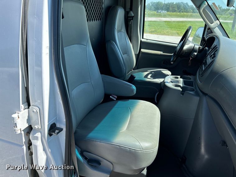 image for item NL9602 2005 Ford E-250  van