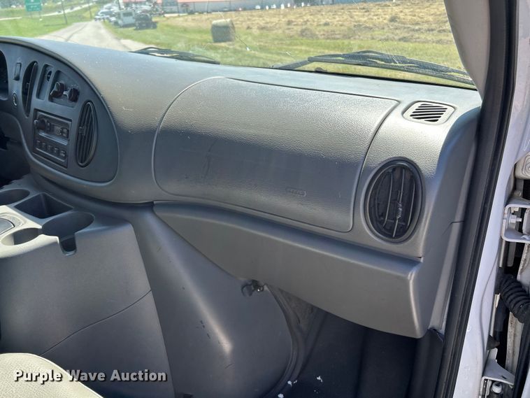 image for item NL9602 2005 Ford E-250  van