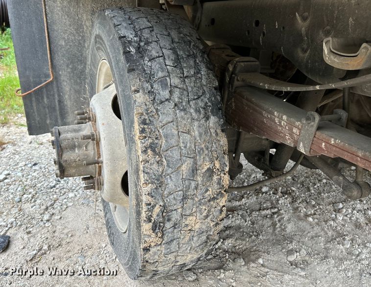 image for item NL9607 2012 Ford F550 Super Duty XL  flatbed truck