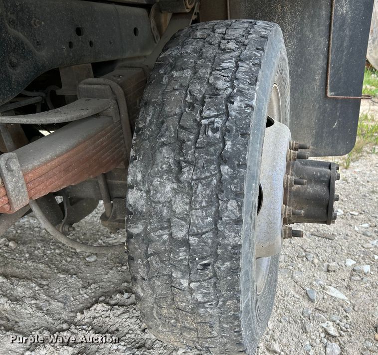 image for item NL9607 2012 Ford F550 Super Duty XL  flatbed truck