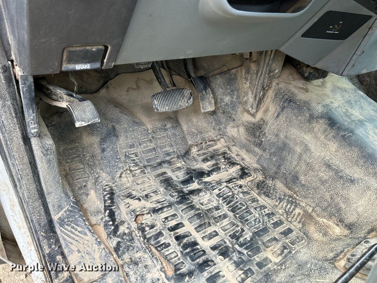 image for item NL9609 2012 Ford F550 Super Duty XL  flatbed truck