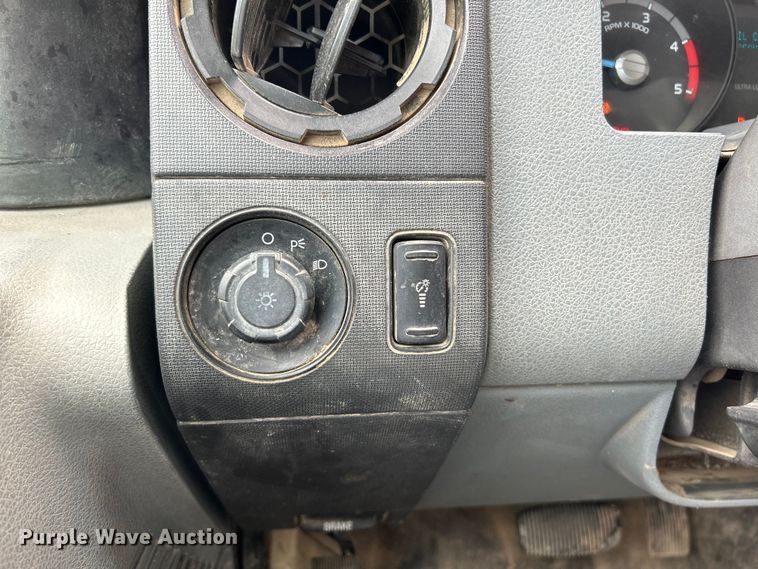 image for item NL9609 2012 Ford F550 Super Duty XL  flatbed truck