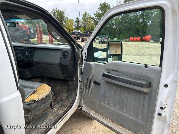 image for item NL9609 2012 Ford F550 Super Duty XL  flatbed truck