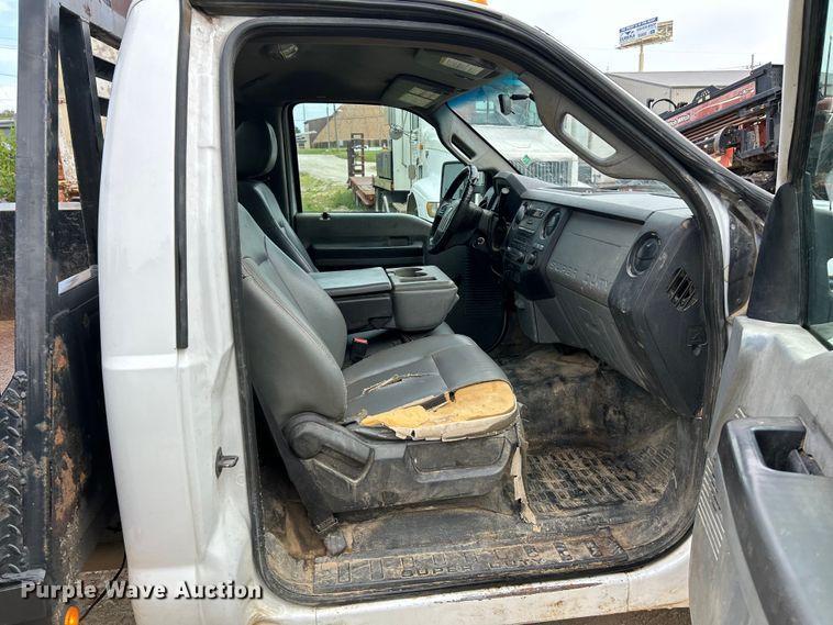image for item NL9609 2012 Ford F550 Super Duty XL  flatbed truck