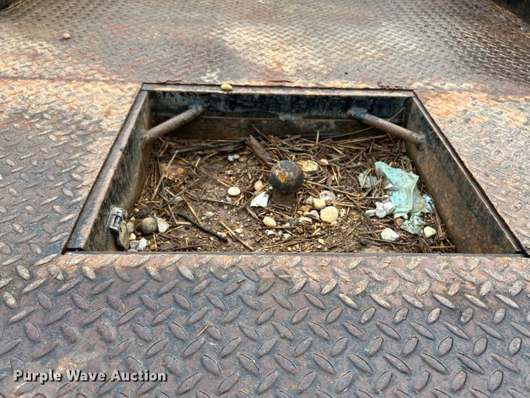 image for item NL9609 2012 Ford F550 Super Duty XL  flatbed truck